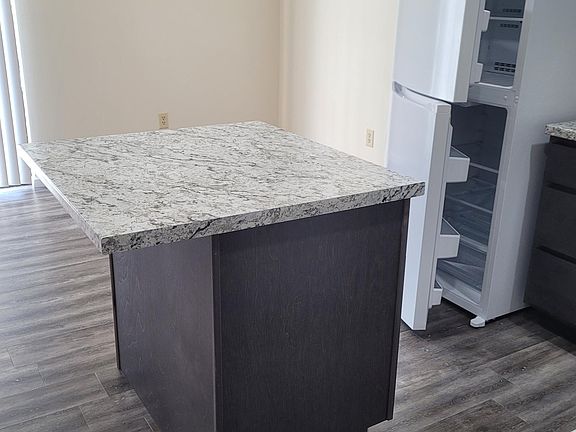 5th image of 207 Eldon Ave #2