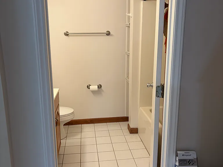 27 Astor Ct — Photo 3