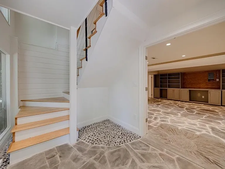 102 Vanessa Dr SE — Photo 3
