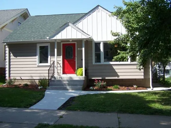 2911 Sheridan Ave N, Minneapolis, MN 55411
