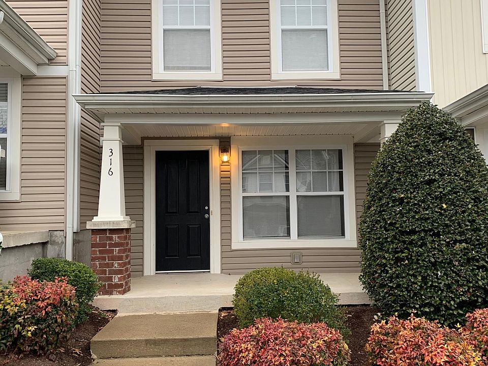 Lovely warm townhome within minutes of downtown, shopping, restaurants and Lenox Village