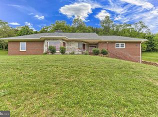 4026 Manchester St, Glen Rock, PA 17327