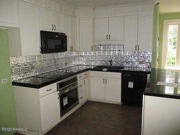 4th image of 444 E Saint Peter St