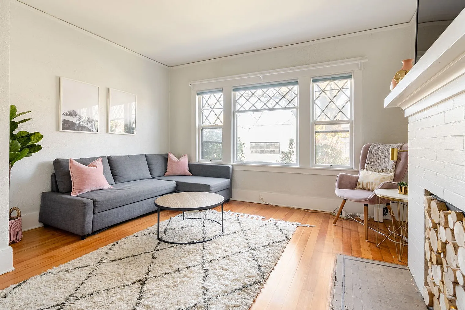 1 bed, 1.0 bath, 592 sqft, $2,592 — Photo 2