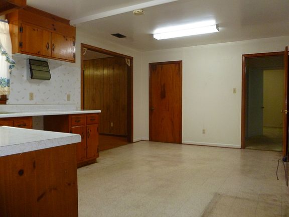 3rd image of 220 Chatham Villa Dr