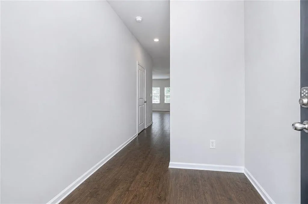 3 bed, 2.5 bath, 1528 sqft, $1,995 — Photo 2