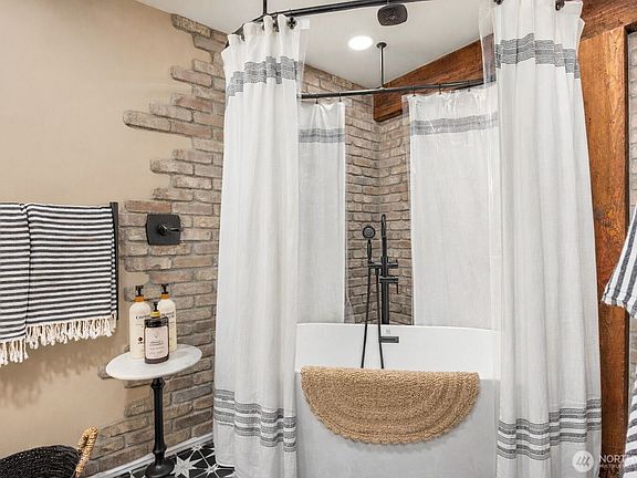 30th image of this home