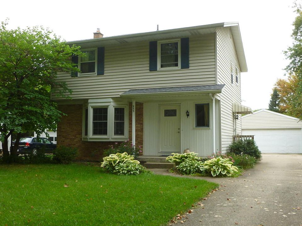 1st image of 955 Worcester Dr NE