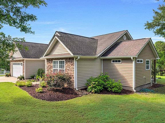 2nd image of 1 Berry Tree Ct