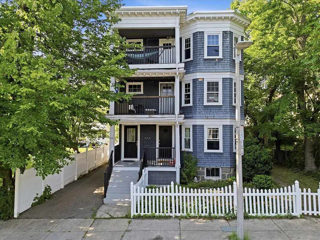 2 bed, 1.0 bath, 1132 sqft, $3,100 — Photo 1