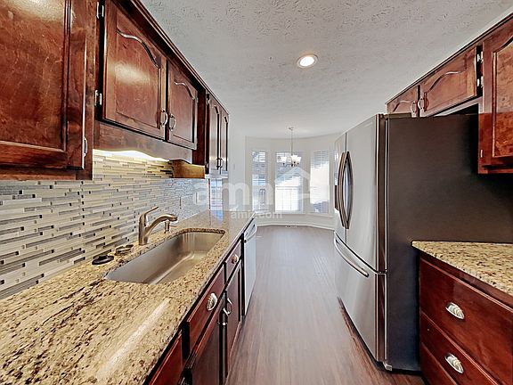 3rd image of 200 Lakeside Park Dr