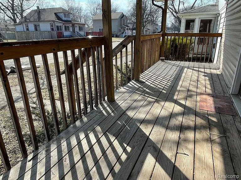 429 E Hayes Ave — Photo 2