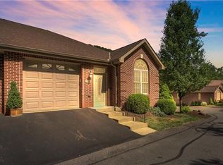 842 Village Dr, Pittsburgh, PA