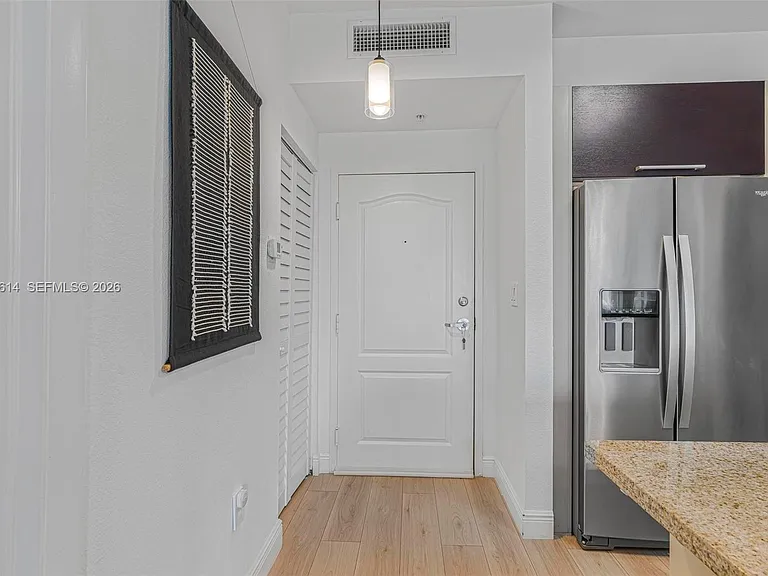 500 NE 29th St #706 — Photo 5