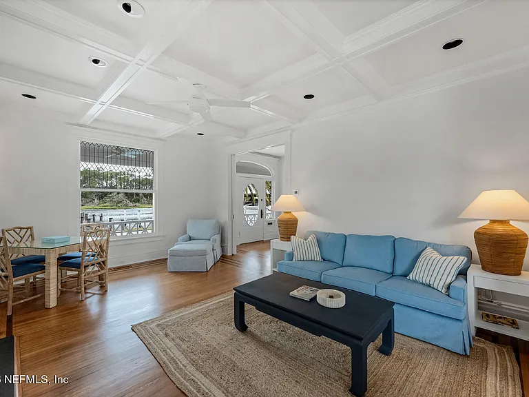 289 N Roscoe Blvd — Photo 8
