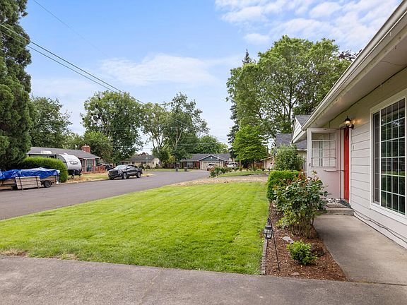 4th image of 659 Herman Ave