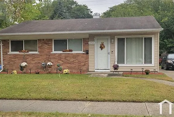 3 bed, 1000 sqft, $1,630 — Photo 1