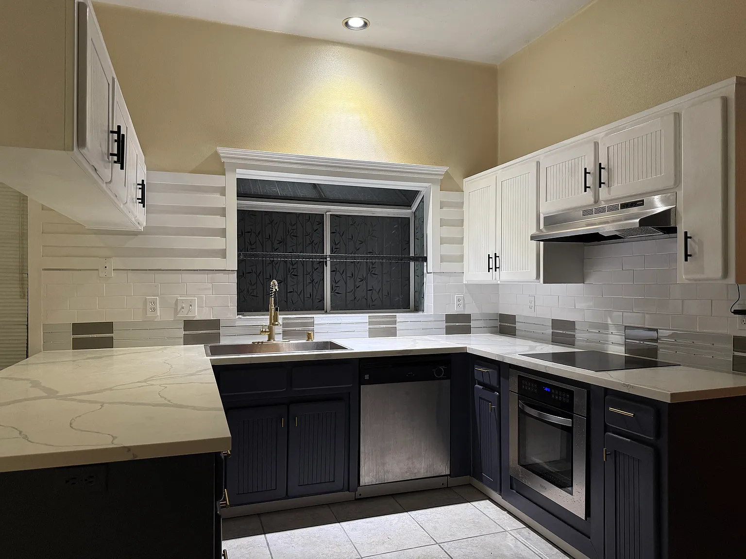 3 bed, 2.5 bath, 1922 sqft, $2,825 — Photo 2