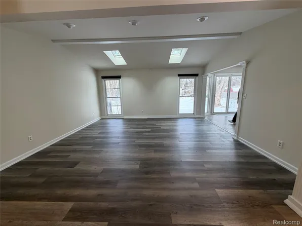 48 Webb Dr, Troy, MI 48098