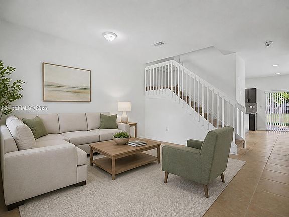 4th image of 1668 SE 30th St #1