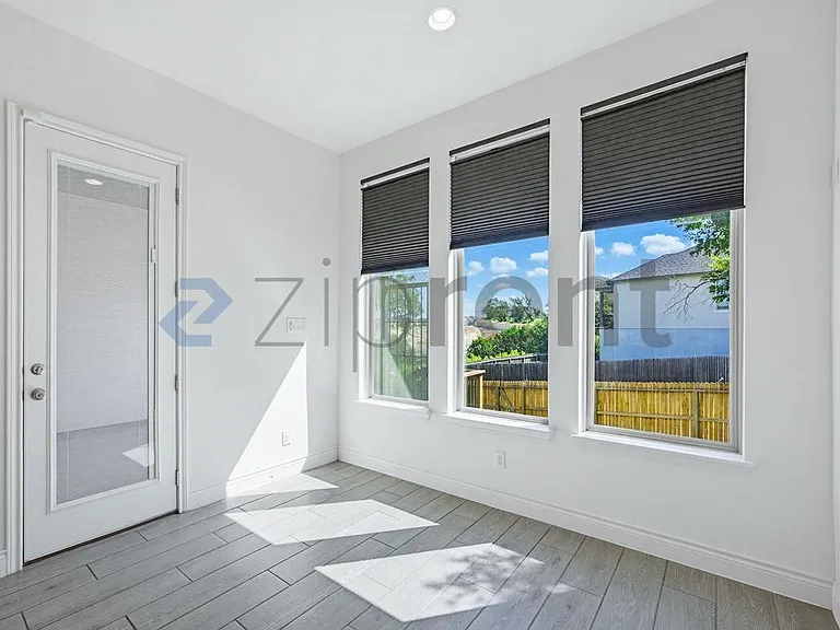 28414 Shailene Dr — Photo 12