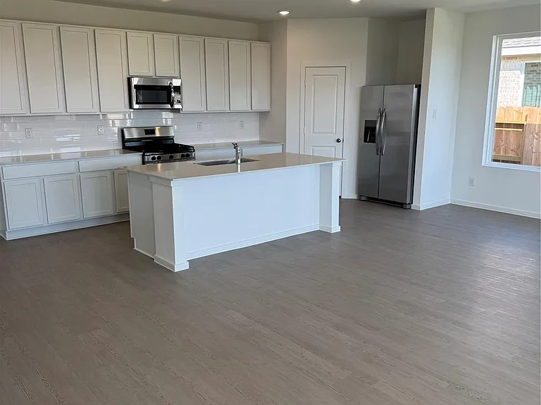 902 Heaven Dr — Photo 5