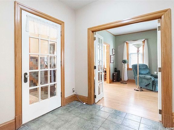 5th image of 1140 Garnet St