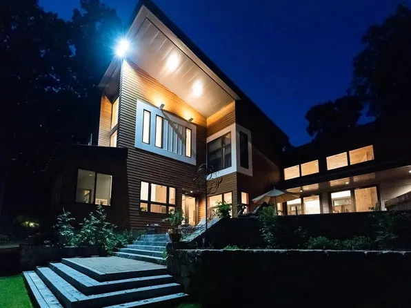 30 Arcadia Rd, Natick, MA 01760