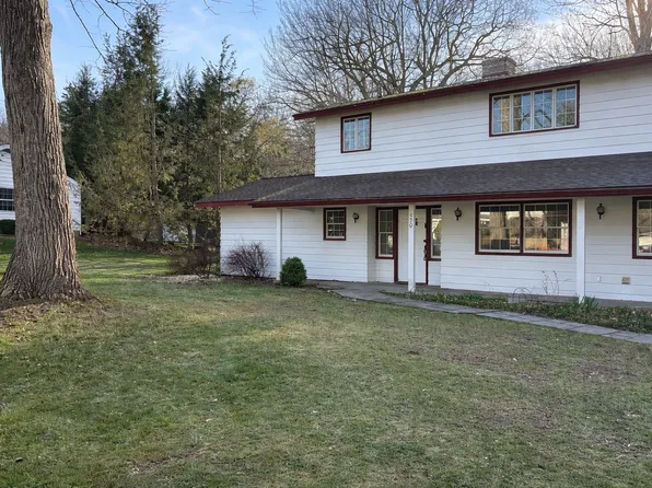 520 Murray Hill Rd, Vestal, NY 13850