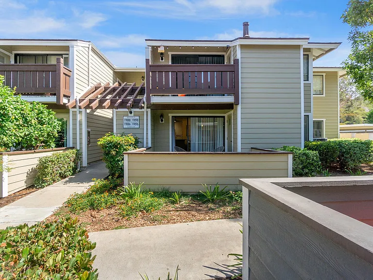 19096 Alamo Ln #19096 — Photo 5