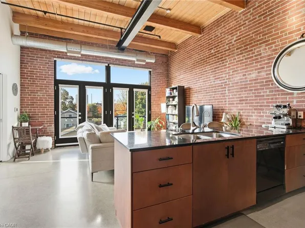 85 Spruce St N #203, Cambridge, ON N1R 4K4