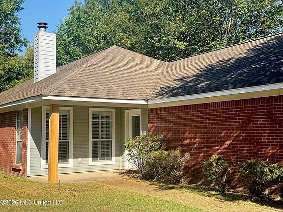 3rd image of 490 Brookstone Dr