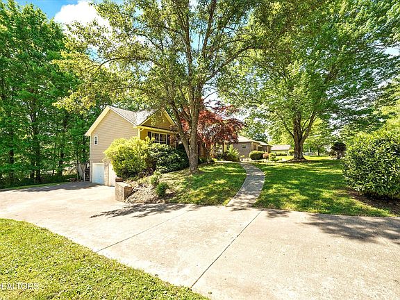 3rd image of 4516 Clairson Dr