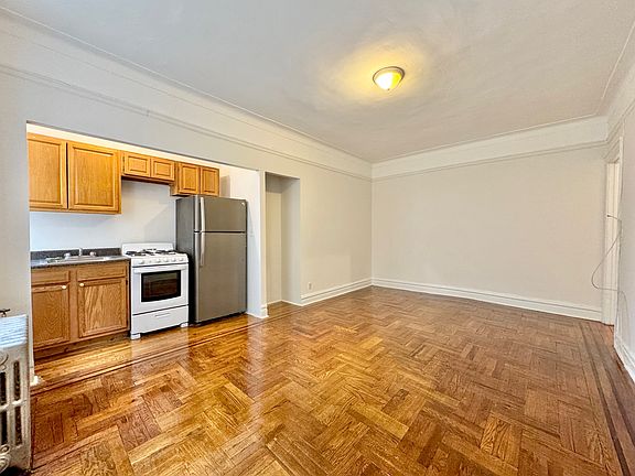3rd image of 2680 30th St APT 2R