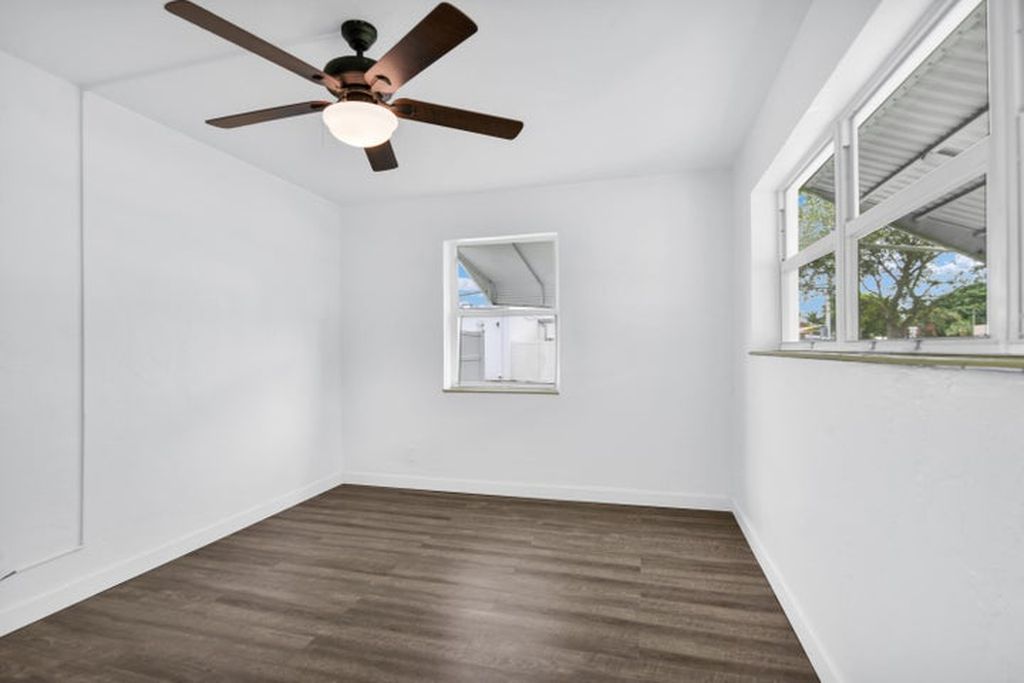 8 NE 15th Ave, photo 9