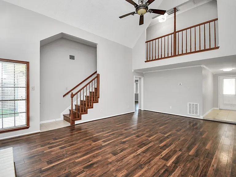 315 Muirwood Ln — Photo 8