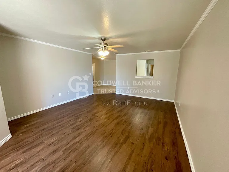 910 N Bangor Ave #B — Photo 3