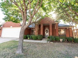 5748 Table Rock Dr, Fort Worth, TX 76131