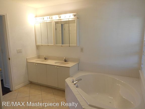 3rd image of 2430 SW Falcon Cir
