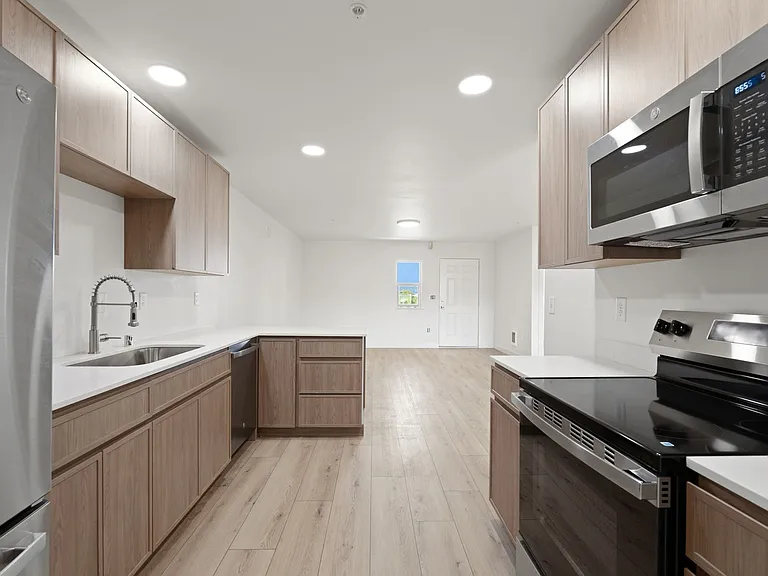 421 S McKinnon Rd — Photo 2
