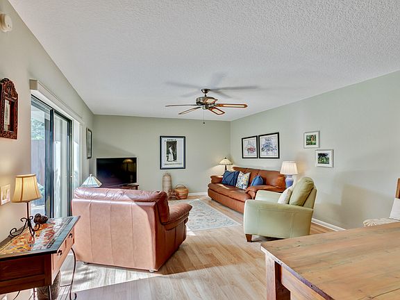 5th image of 3897 Louis Dr