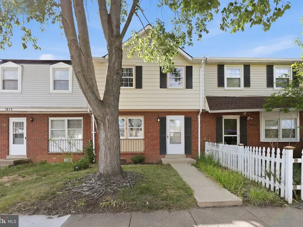 1810 Fort Pulaski Ct, Dumfries, VA 22026