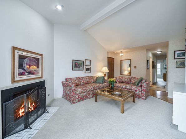 1927 Ardmore Ln APT D, Wheaton, IL 60189