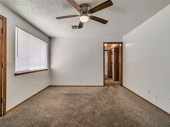 4th image of 3021 Overland Dr