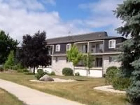 141 W North St, Waukesha, WI 53188