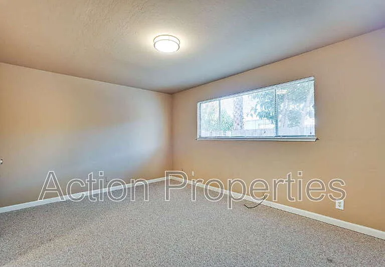 1084 Wentworth St #4 — Photo 11