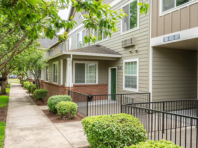 1497 NE Market Dr — Photo 5