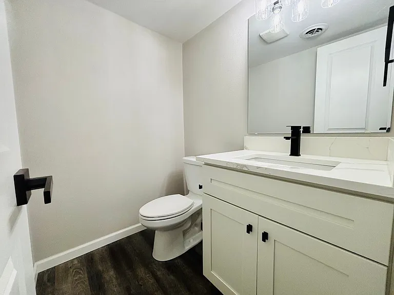 101 N Oak St #10 — Photo 6