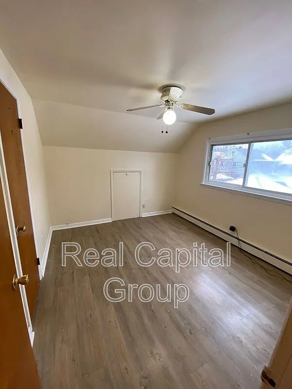 2 bed, 1.0 bath, $1,195 — Photo 2