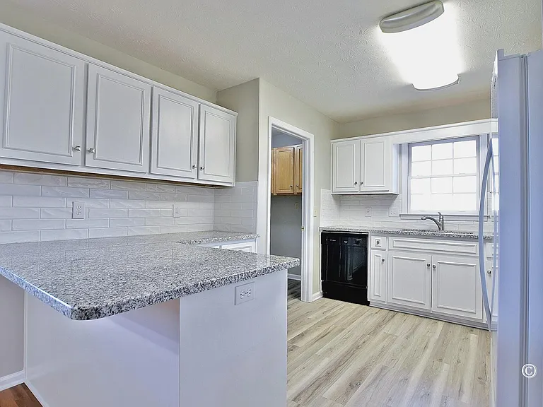 6384 Blanchard Ct — Photo 9
